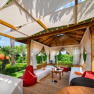 Hotel Trendy Lara